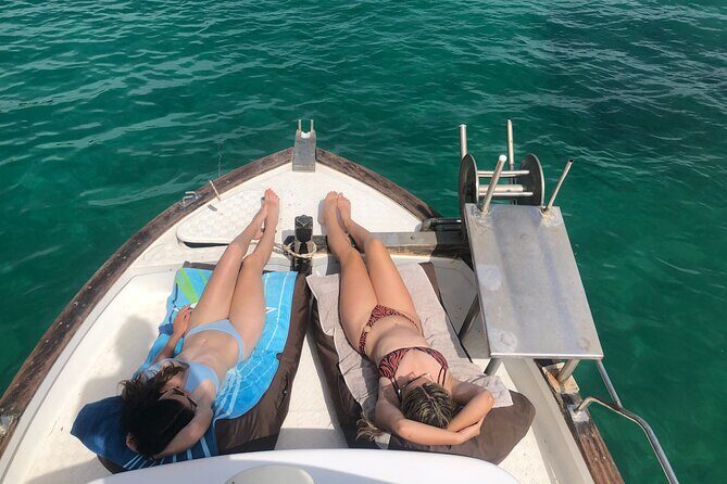 4-Hour Private Boat Tour in Corfu - Corfu from the sea: Old Fortress, Garitsa Bay, and the sights you can photograph