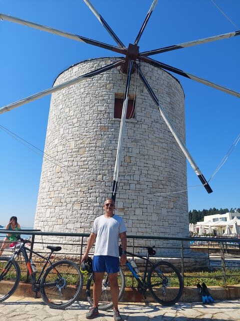 Corfu: Food tour on a bicycle-old town,suburbs & hidden gems - Starting in Corfu Town: the market warm-up and pie power