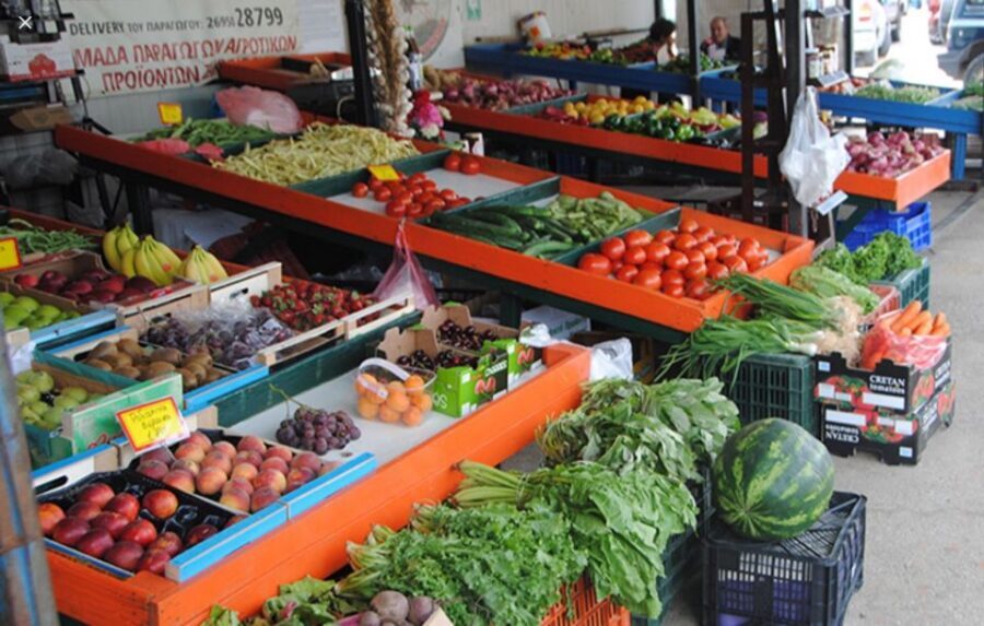 Corfu Town: Guided Walking Tour and Local Food Tastings - Breakfast that works like a plan: pies, loukoumades, yoghurt, ginger beer