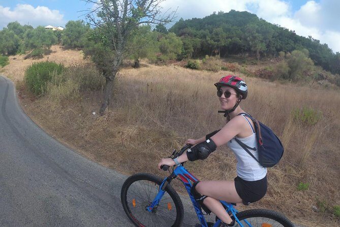 e-MTB Tour - Durrells Farm & Crab Lake [30Km - 18Mi] - Grab Lake: the quiet break in the middle of green nowhere
