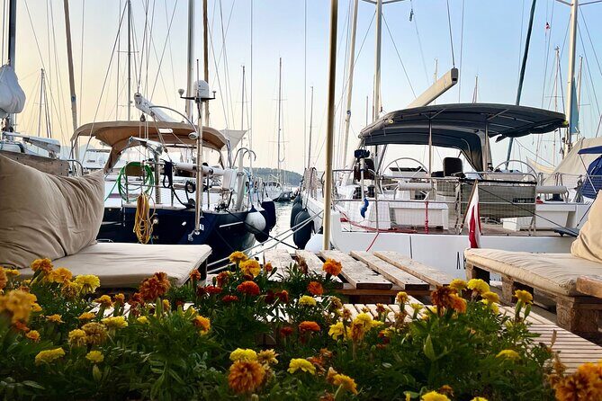 Live Jazz Music and Local Stories in the Heart of Corfu - Eating and ordering: how the restaurant experience can help or slow you down