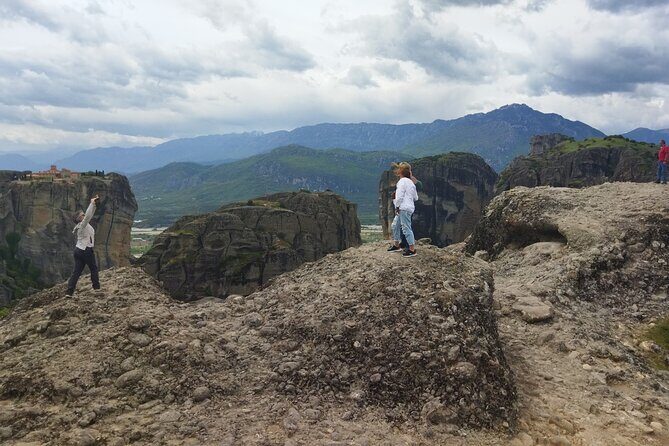 Meteora tour by coach from Corfu - Lunch in town and photo breaks: where your time actually goes
