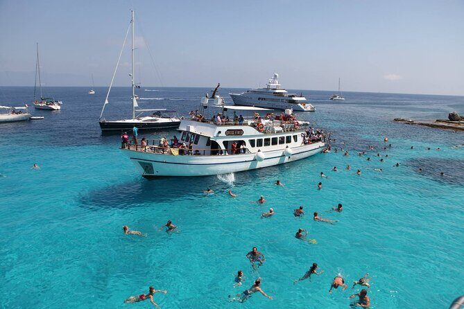 Paxos Antipaxos the best boat trip from Corfu - Paxos in Gaios or Lakka: how to use your free time well
