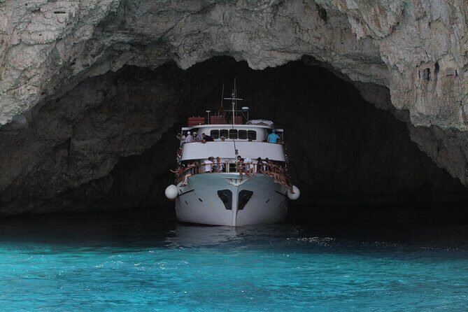 Paxos Antipaxos the best boat trip from Corfu - Shared tour logistics: what up to 200 people feels like in real life