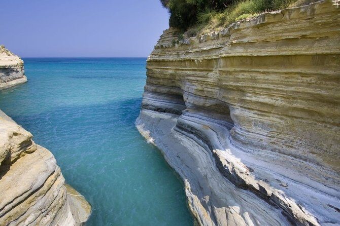 Remember the North - Stop 1: Loggas Beach and the glass-bridge photo moment