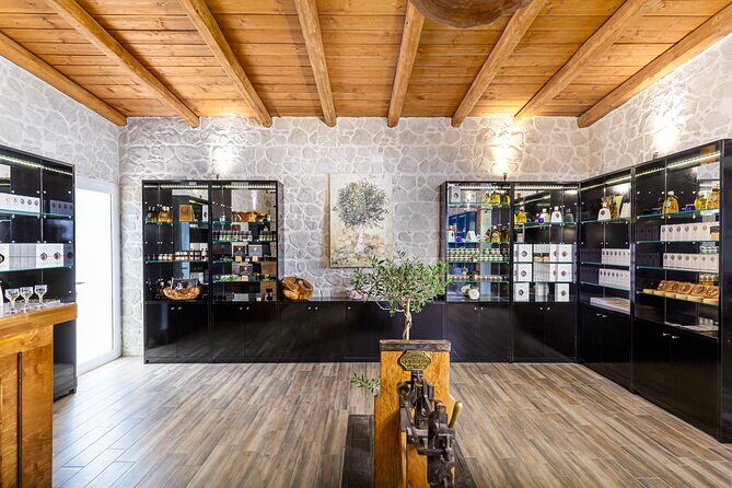 The Governor's Olive Mill Tour with Olive Oil Tasting - Bonus moments: the oldest olive tree and an old fort